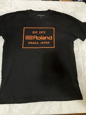 Roland men’s XL Black Short-Sleeve Crewneck Tee